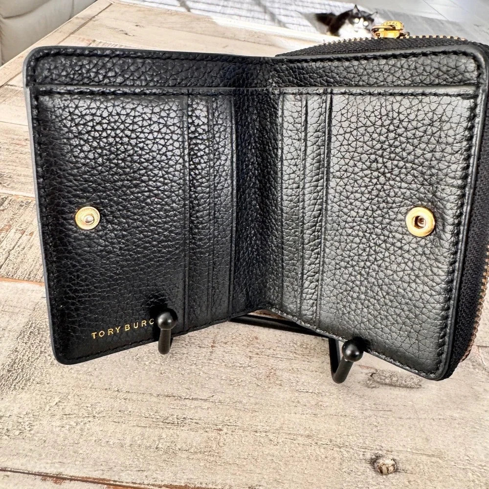 Tory Burch Britten Mini Wallet Black Pebbled Leather Gold Logo Bifold Zip Coin